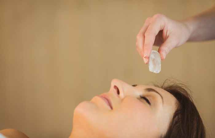 How to Prepare Ice Cubes for Skincare - wellhealthorganic.com_amazing-beauty-tips-of-ice-cube-will-make-you-beautiful-and-young