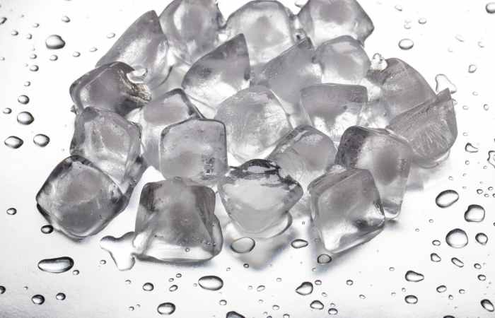 Ice Cubes for Reducing Puffiness_ wellhealthorganic.com_amazing-beauty-tips-of-ice-cube-will-make-you-beautiful-and-young